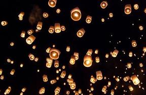 Lâchers de lanternes thaïlandaises